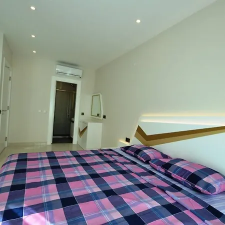 Konak Seaside 2+1 Luxury Махмутлар